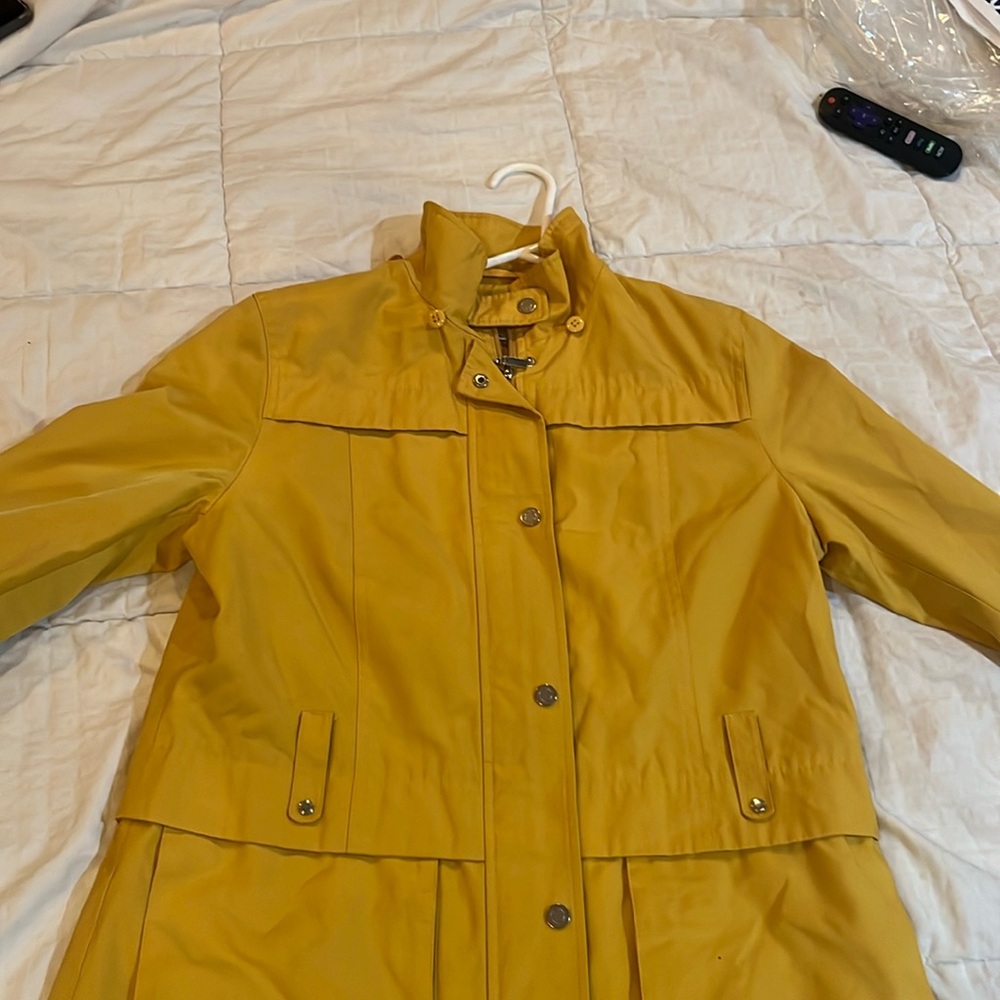 Perfect conditions, size medium, yellow gallery raincoat